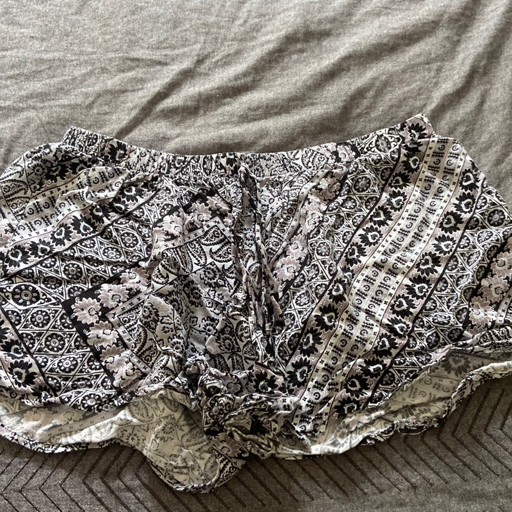 Patterned Shorts size large fit more like a small/medium but stretchy